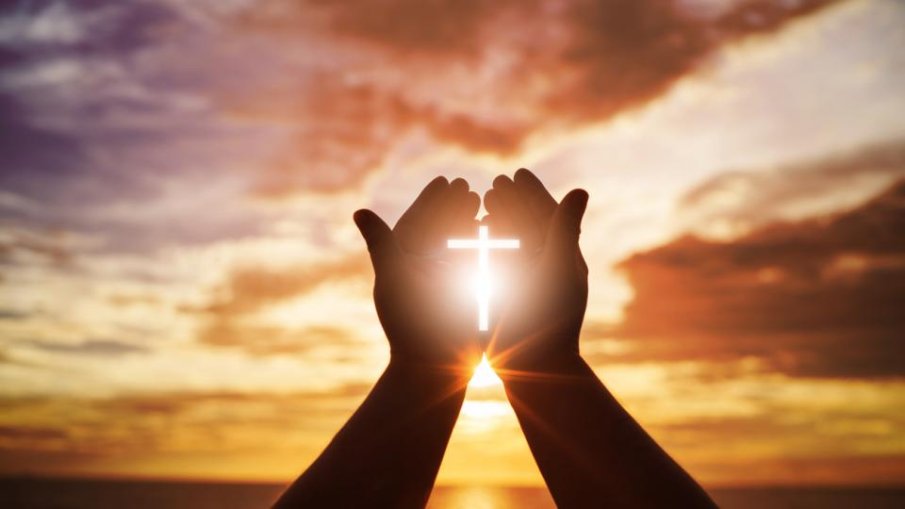 СВЯТ ДЕН: Светла събота е - тези две имена трябва да почерпят и ето какво не трябва да правим днес