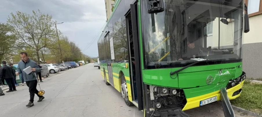 Шофьорът на автобус, помлял коли в Хасково, е с положителна проба за бензодиазепин