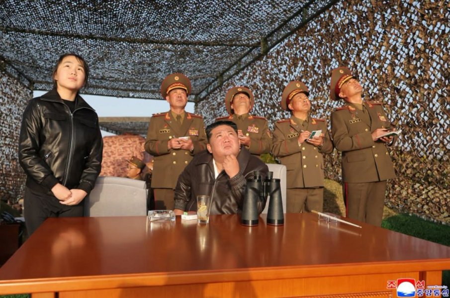 Северна Корея изстреля пет балистични ракети