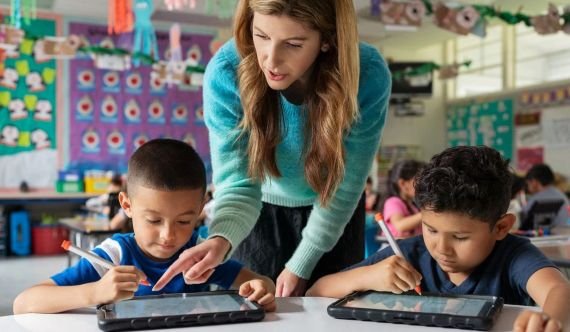 Ограничават използването на лаптопи и таблети в училищата в Лос Анджелис