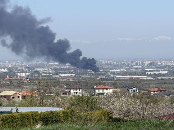 Голям пожар в автоморга в Пловдив, десетки коли изгоряха