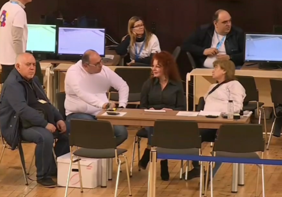 Две трети от протоколите във Варна - обработени