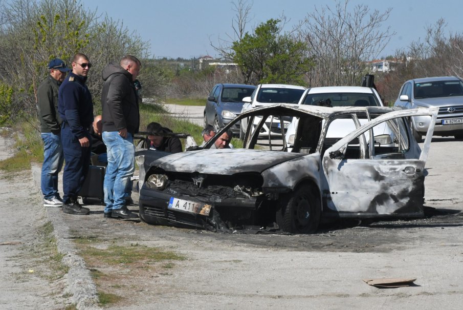 ТРАГЕДИЯТА КРАЙ ПОМОРИЕ: Ето я Назифе, която изгоря жива в колата си - красавицата била пред развод (СНИМКИ)
