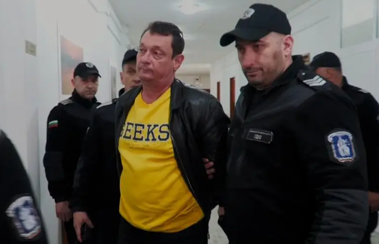 Шофьорът на преобърнатия автобус край Малко Търново остава в ареста