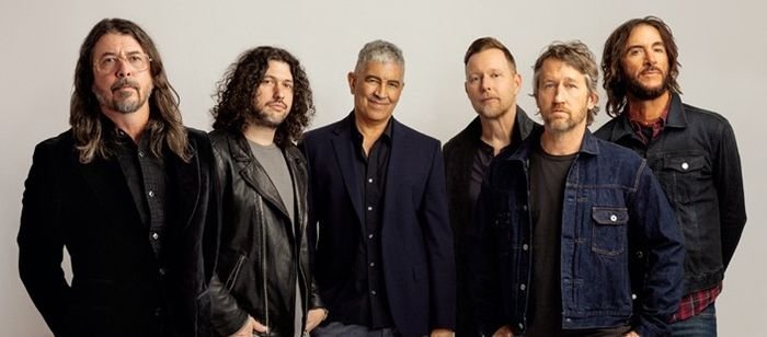 Барабанистът на Нирвана снима в София