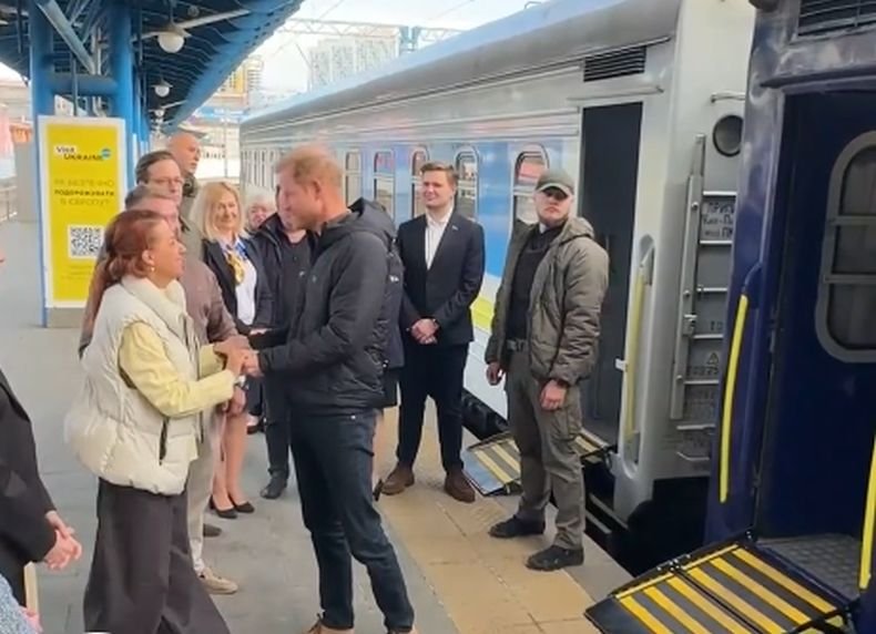 Принц Хари направи неочаквано посещение в Киев (ВИДЕО)