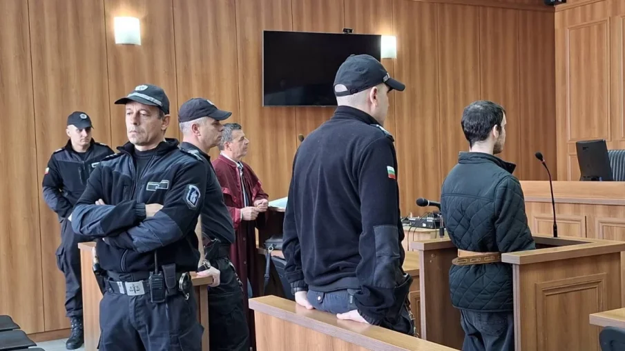 ЗЛОВЕЩО: 22-годишният Мартин разчленил баща си заради дистанционно