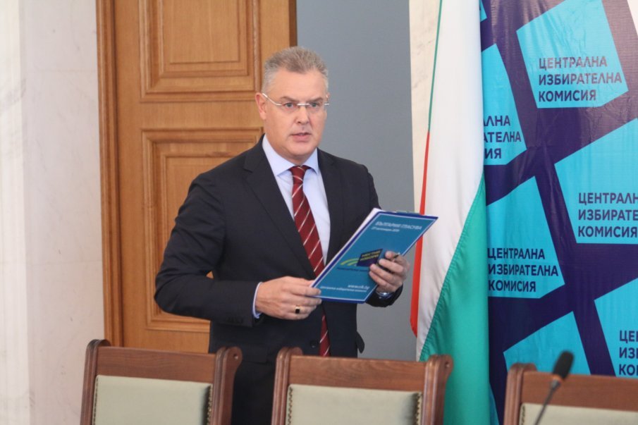 ИЗВЪНРЕДНО В ПИК TV! Александър Андреев с горещ коментар за играта с преференциите на изборите: Членовете на СИК-ове трябва да са сертифицирани, а мандадът на ЦИК изтича... (ВИДЕО)