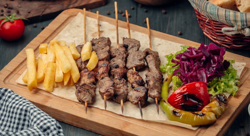 Инфлацията в Гърция превърна сувлакито в скъпо удоволствие