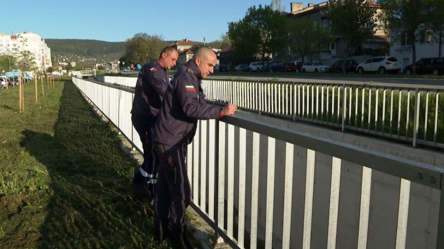 Спасиха 12-годишно дете, паднало в река Енчова