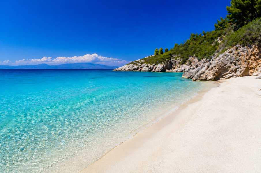 Гърция увеличава броя на плажовете без шезлонги