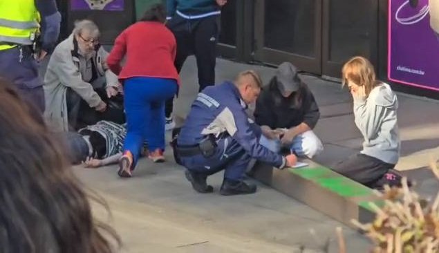 НЕЛЕП ИНЦИДЕНТ: Падна парапет от сградата на НДК, 15-годишно момче е в кома