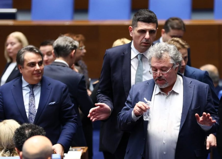 Разпадът на ПП-ДБ е клинично неизбежен. Това вече не е коалиция, това е заложническа криза