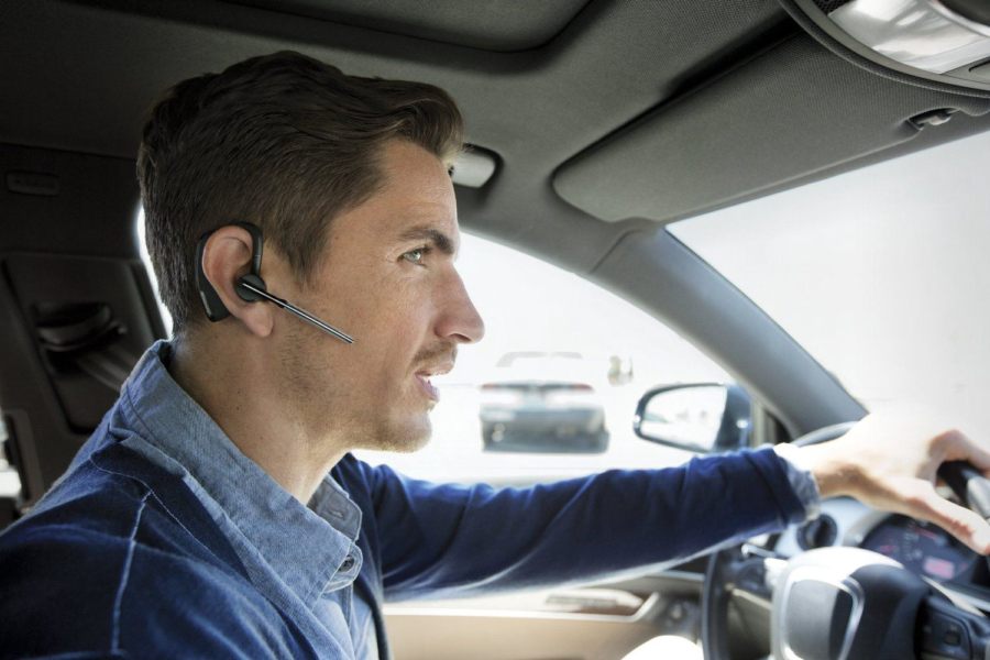 СТРОГИ ПРАВИЛА: Гърция въвежда глоба от 350 евро за шофиране със слушалки