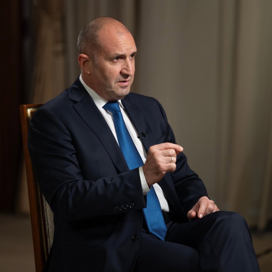Румен Радев честити 1 май на всички, които с талант и усърдие градят и пазят родината