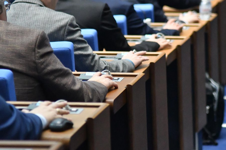 Повече мъже или повече жени в новия парламент? Ето отговорът...