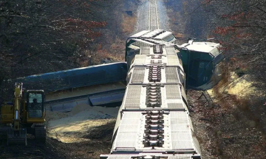 Два влака се сблъскаха край Джакарта в Индонезия