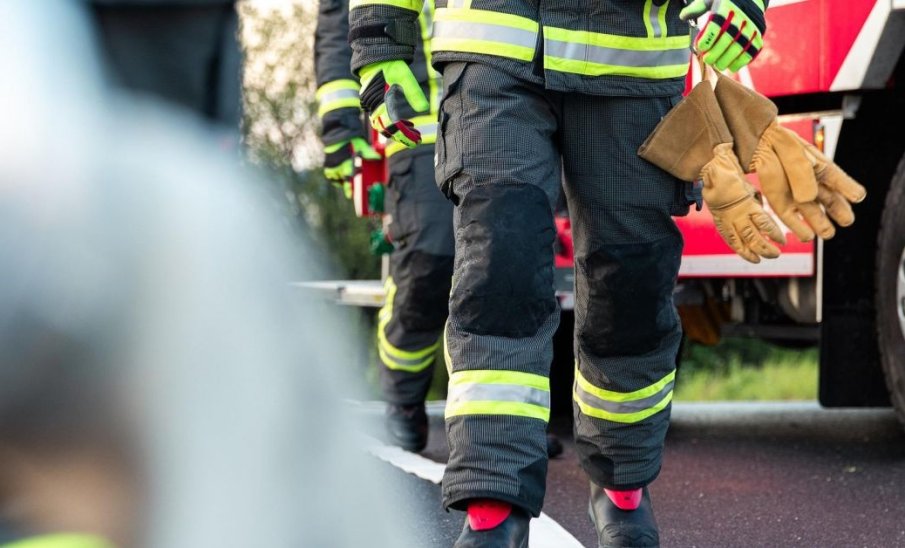 Пожарникари спасиха дете, паднало в коритото на река в Шумен