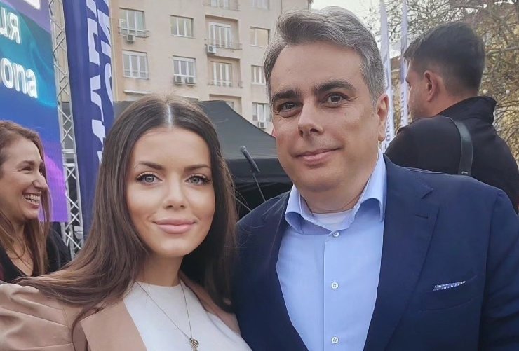 Фенка на Кокорчо му удари силно рамо за разцеплението на с ДБ: Маските паднаха! Мирчев и компанията опитаха публично да дискредитират най-силния човек в коалицията