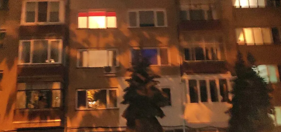 Подивял софиянец вилнее с чук в жилището си, стъкла валят над главите на деца