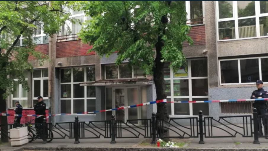 Задействаха бомба при възпоменание в белградско училище