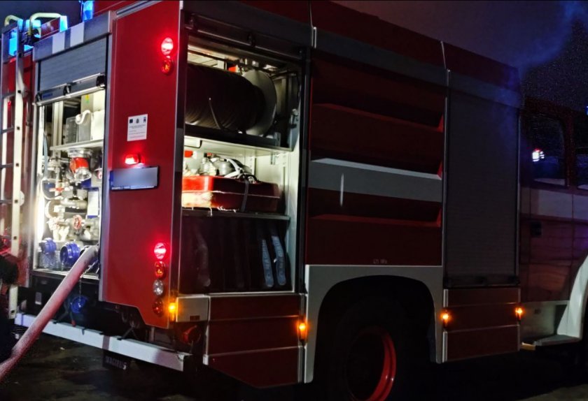 Влекач с ремарке се запали в движение край Пловдив, трафикът е затруднен