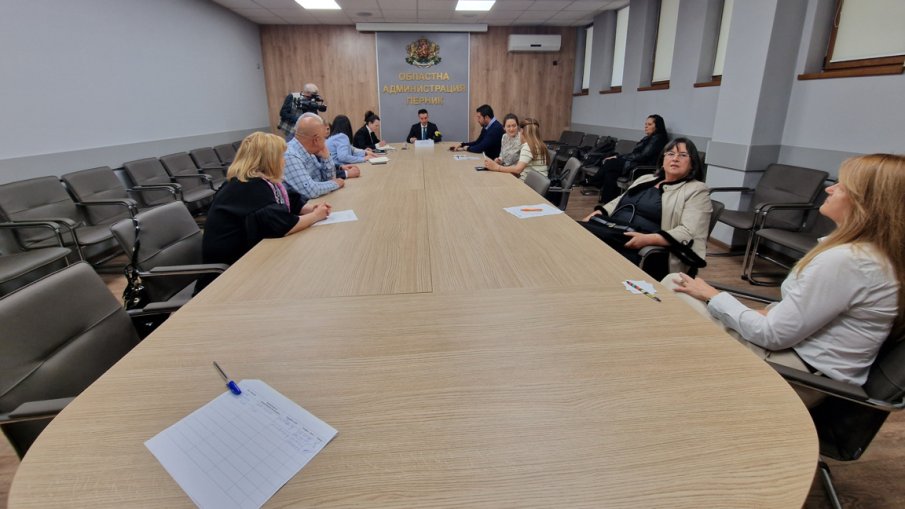 Близо 9 кг храни са насочени за унищожение след проверки в Пернишко