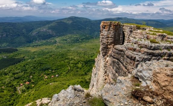 Срути се част от скалния феномен Столо, съветват туристите да бъдат внимателни
