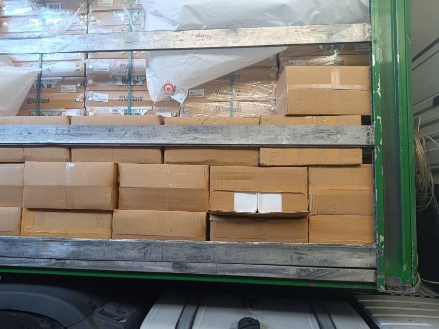 500 кг тютюн за наргиле задържаха митничарите на МП Калотина