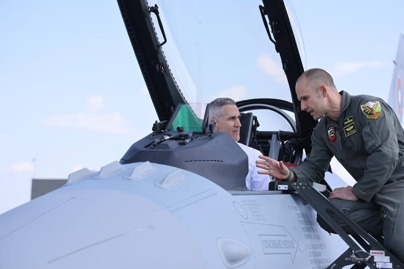 ПОСЛЕДЕН ДЕН, ПОСЛЕДЕН ПИАР: Закарали Гюро и го сложили в Ф-16. И той гледа като теле в железница...