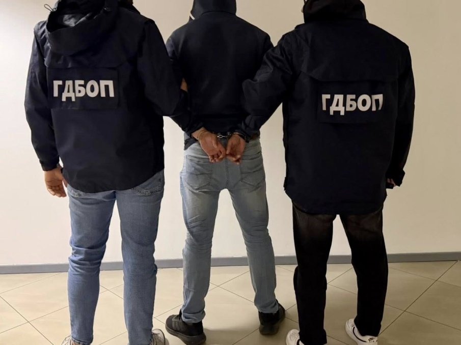 ЗРЕЛИЩНО! Киберченгетата на ГДБОП задържаха изпращачите на фишинг съобщения от името на МВР (СНИМКИ/ВИДЕО)
