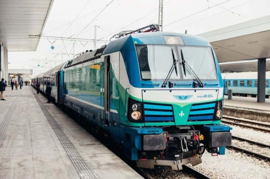 Влак блъсна мъж край Кюстендил