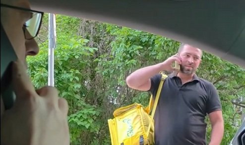 Мирчев се оплете за снощния екшън - във Фейсбук се хвали, че не са го били, но в монтираното му ВИДЕО се чува ясно как се жали на 112, че е ударен