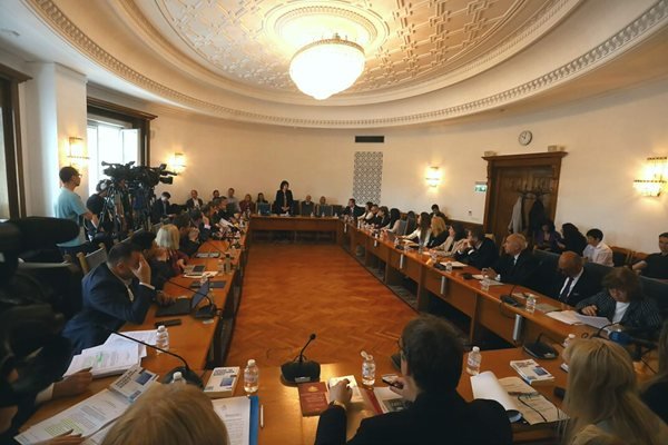 Депутатите връщат Антикорупционната комисия