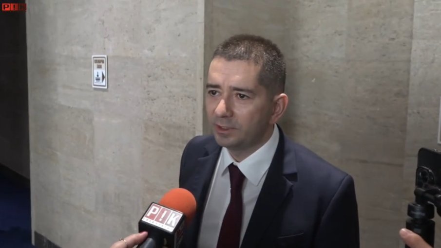 ГОРЕЩО В ПИК TV! Слави Василев разкри как точно е искал да въведе ред с медийните въпроси в парламента (ВИДЕО)