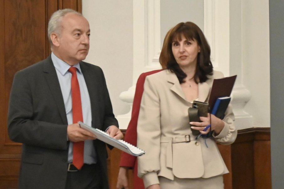 Министър Ефремова разпореди СПЕШНА ГОТОВНОСТ за подкрепа на пострадалите от проливните дъждове