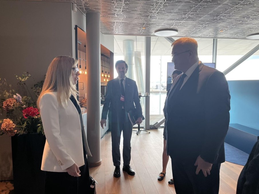 Министър Велислава Петрова проведе среща с украинския външен министър Андрий Сибига (СНИМКИ)