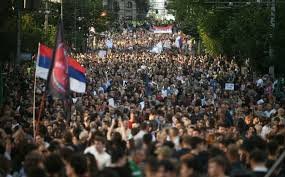 Хиляди излязоха на антиправителствен протест в Белград: 23 души са задържи след сблъсъци с полицията