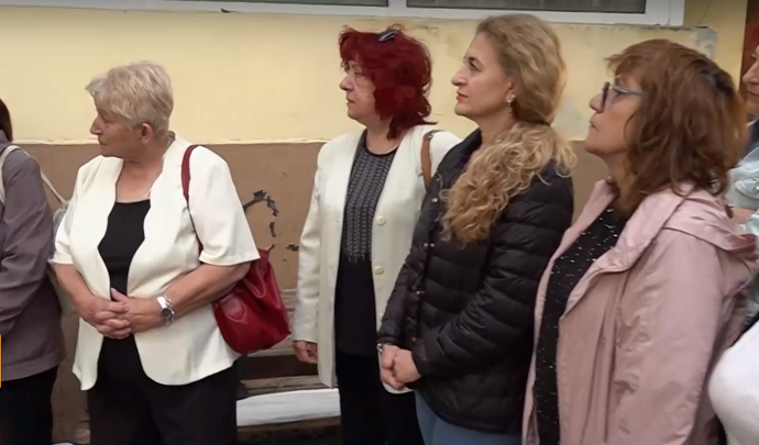 Лекари и медицински служители от родилен дом „Весела” в Пловдив излязоха на протест