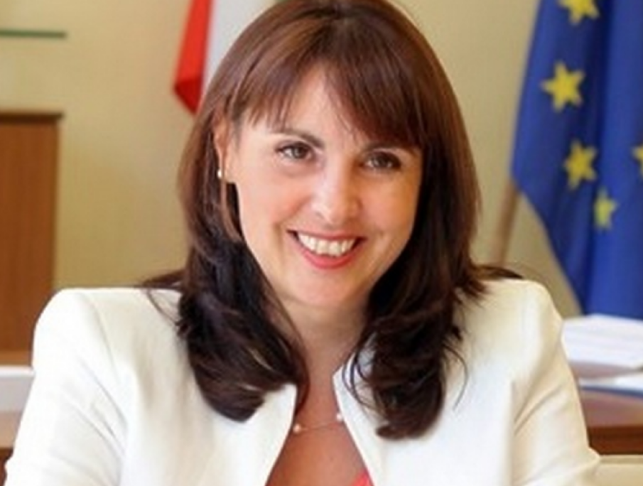 Министър Ефремова представя екипа и приоритетите си в социалната сфера