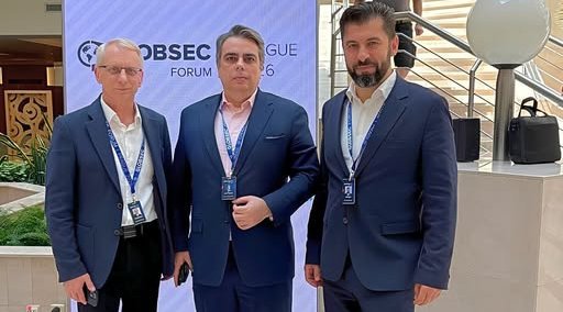 ГОЛЯМ СМЯХ с Киро, Кокорчо и Академика: Тримата глупаци на конференция