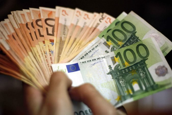 Търси се собственикът на голяма сума пари, намерена в столичния квартал Борово