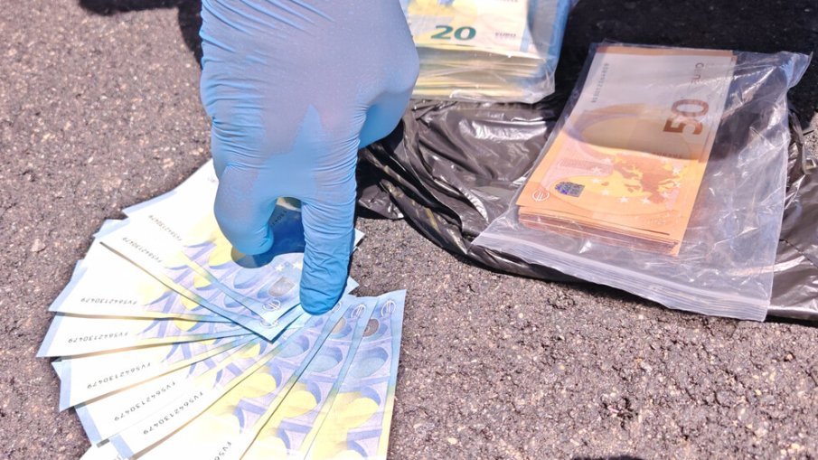 Полицията в Стара загора залови мъж с фалшиви 8840 евро