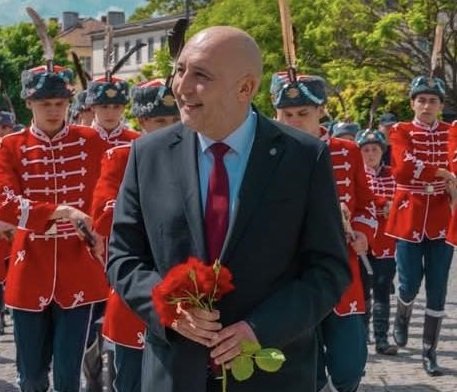 Политическата саморазправа започна от Ерол Мюмюн. Трябва да се разделим с комунистите-реставратори - докато не върнат ЧЛЕН ПЪРВИ, няма да мирясат