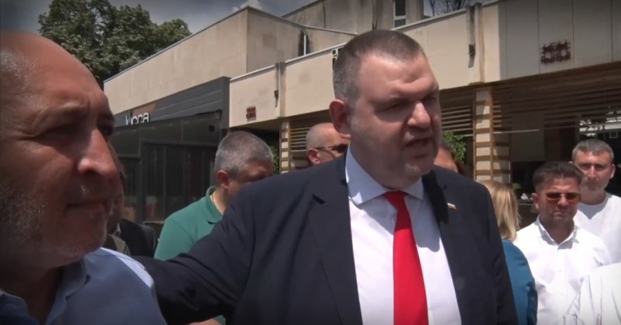 Пеевски за разпита на кмета на Кърджали: Огромен скандал, полицейско насилие. Радев да реагира - министърът му мина всички граници (ВИДЕО)