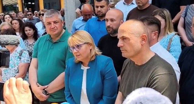 Айтен Сабри с парещи въпроси след акцията срещу Ерол Мюмюн: Връщаме ли се към репресивните години? Редно ли е осем полицаи да те отведат за разпит? Цяла България е зад кмета (ВИДЕО)