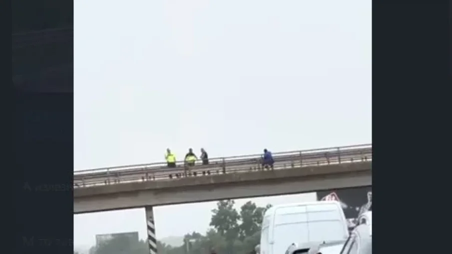 Самоубиец блокира магистрала Тракия - закани се да скочи от мост