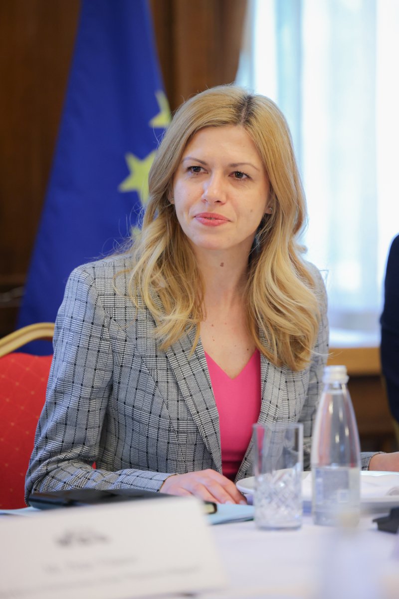 Доцова обсъди с колегата си от РСМ антибългарските прояви и европейската интеграция