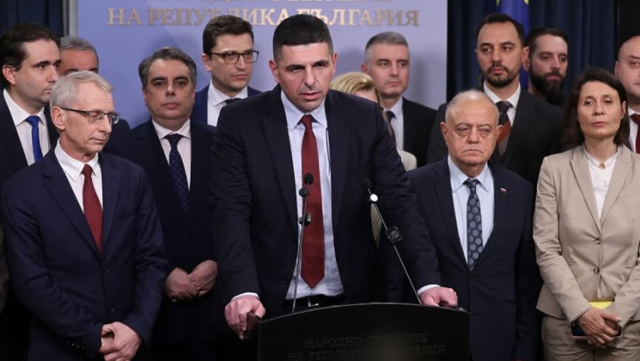 Жълтопаветниците се зануляват. ПП и ДБ оттекоха - друго няма