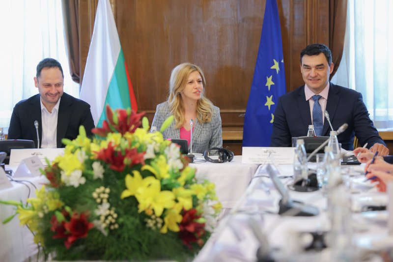 Доцова представи приоритетите в работата на парламента пред ръководители на дипломатически мисии (СНИМКИ)